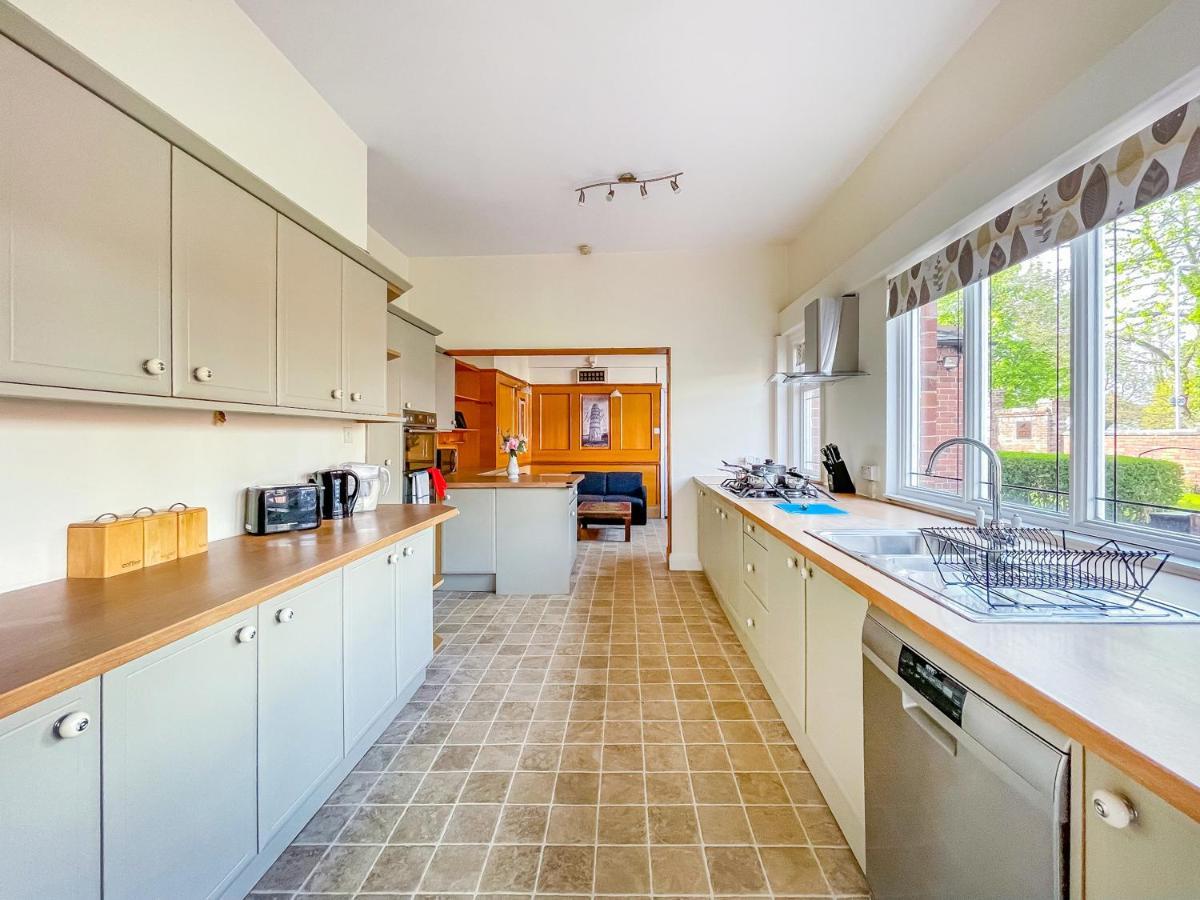 *Rd9Bc* For Your Most Relaxed & Cosy Stay + Free Parking + Free Fast Wifi * Leeds  Bagian luar foto