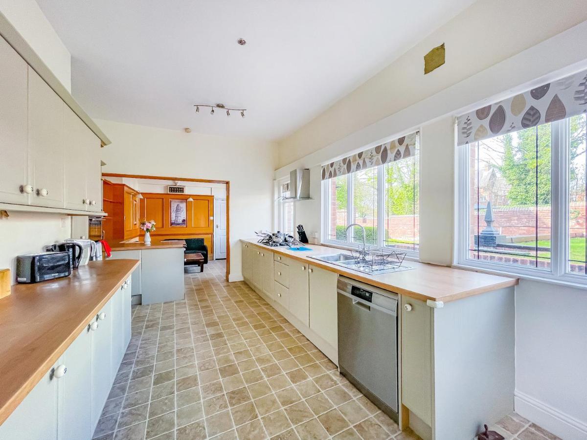 *Rd9Bc* For Your Most Relaxed & Cosy Stay + Free Parking + Free Fast Wifi * Leeds  Bagian luar foto