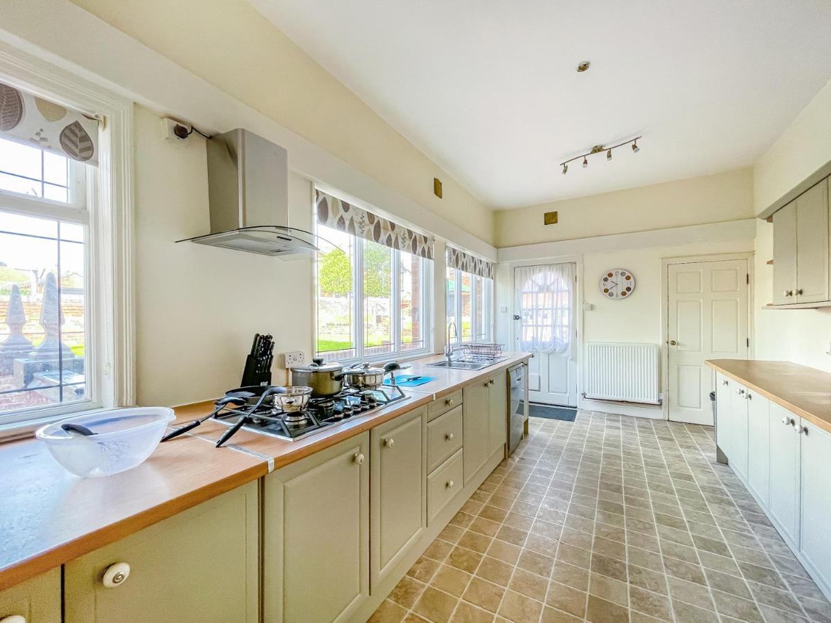 *Rd9Bc* For Your Most Relaxed & Cosy Stay + Free Parking + Free Fast Wifi * Leeds  Bagian luar foto