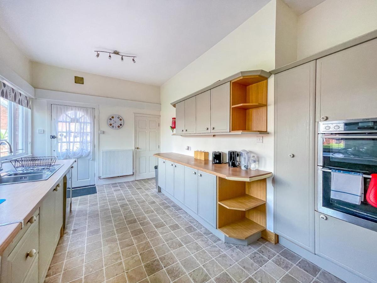 *Rd9Bc* For Your Most Relaxed & Cosy Stay + Free Parking + Free Fast Wifi * Leeds  Bagian luar foto